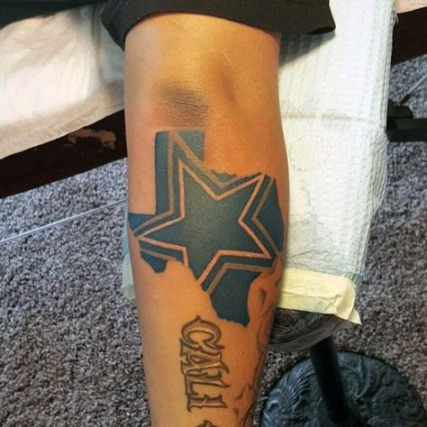 Texas State Outline Dallas Cowboys Mens Outer Forearm Tattoo Cowboys Star Tattoo, Elbow Star Tattoo, Cowboys Tattoo, Dallas Cowboys Tattoo, Traditional Chicano Tattoos, Lettrage Chicano, Dallas Tattoo, Chicanas Tattoo, Art Chicano