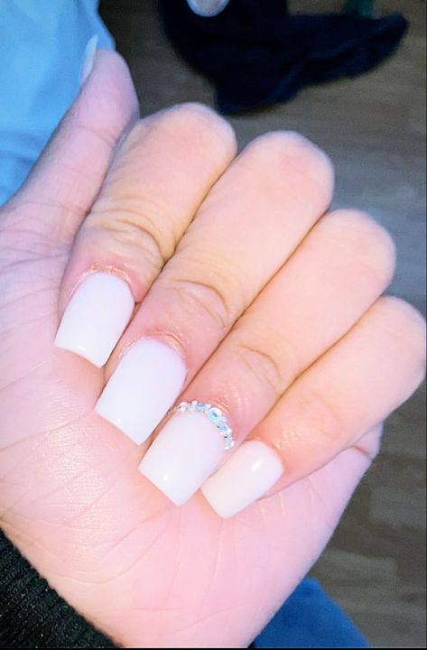 Gems On White Nails, Short White Nails With Gems, White Nails W Charms, Short White Nails With Diamonds, Short White Nails With Charms, White Nails With Rhinestones Short, Short White Acrylic Nails With Diamonds, White Nails With Gems Rhinestones, White Nails With Gems