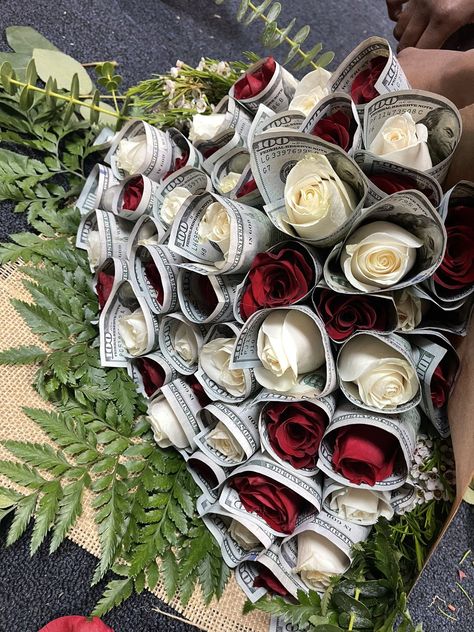 Luxury Birthday Gifts, Luxury Flower Bouquets, Money Flowers, Desain Pantry, Birthday Goals, Money Bouquet, Creative Money Gifts, Boquette Flowers, Money Stacks