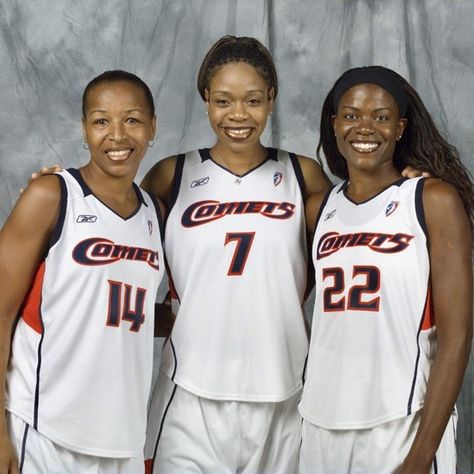 Female Basketball Players, Chevrolet Camaro Black, Sheryl Swoopes, Female Basketball, Sports Illustrated Covers, Basketball Memes, Basketball Photography, Basketball Quotes, Big Three