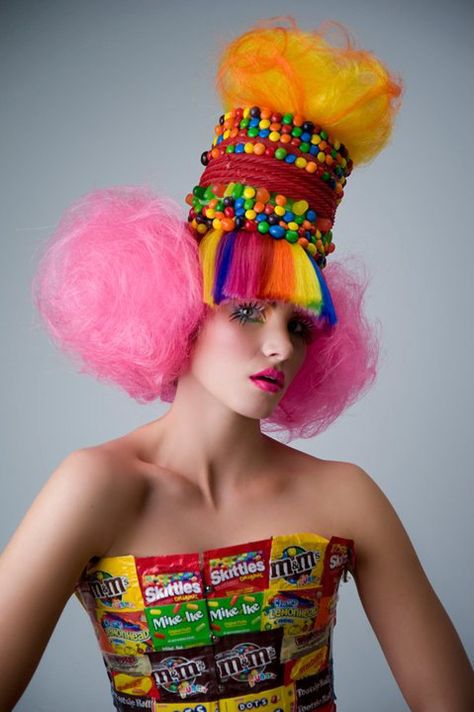 amazing High End Halloween Costumes, Candy Princess, Candy Costume, Funny Makeup, Make Carnaval, Cotton Candy Hair, Candy Costumes, Candy Girls, Cotton Candy Colors