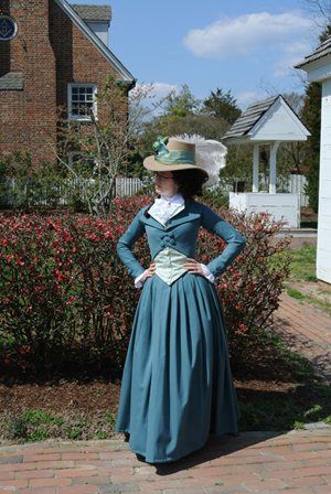 I should learn how to sew properly, then I could at least attempt to make this amazing outfit! It's like the dress from The Duchess. *Swoon* Tudor Gown, Era Victoria, 1700 Fashion, Historical Gowns, Riding Habit, 18th Century Dress, Rococo Fashion, 18th Century Costume, 18th Century Clothing