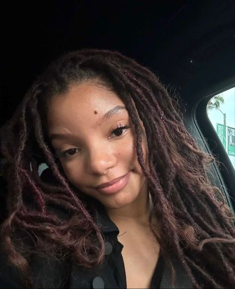 Halle Bailey Aesthetic, Pretty Locs, Color Extensions, Pretty Hurts, Chloe X Halle, Halle Bailey, American Singers, Halle, Locs