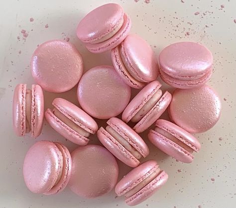 Pink Macarons Aesthetic, Macaroons Aesthetic, Birthday Macarons, Macarons Aesthetic, Cookies Macaroons, Rose Macarons, Macaron Ideas, Pink Macarons, Pink Macaroons