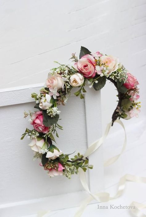 Bridesmaid Flowers Pink, Head Wreath Wedding, Wedding Bridesmaid Flowers, Flower Head Wreaths, Săpunuri Handmade, Diy Flower Crown, Bridal Halo, Fleurs Diy, Bridesmaid Flower