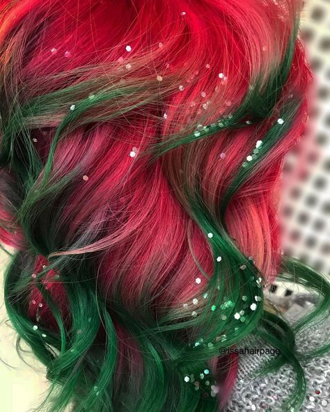 Christmas Hair Colour Ideas, Green To Red Hair, Red And Green Dyed Hair, Poison Ivy Hair Color, Red And Green Hair Christmas, Red And Green Hair Color Ideas, Red And Green Hair Split, Christmas Hair Dye Ideas, Christmas Colored Hair