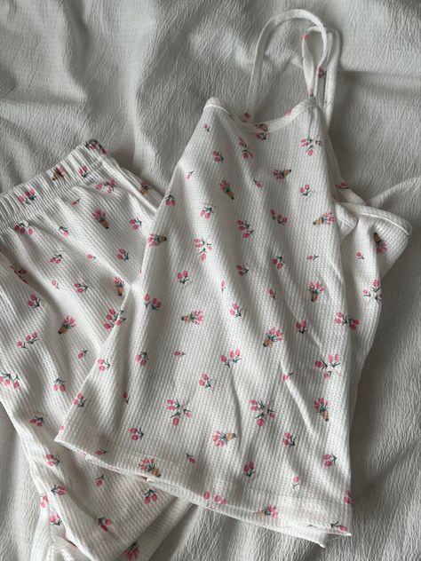 Shorts Pajamas Aesthetic, Cute Pajamas Aesthetic Summer, Floral Pajamas Aesthetic, Pajama Set Aesthetic, Cottagecore Pajamas, Tank Top Pajamas, Aesthetic Pajamas, Cute Pijamas, Flower Pajamas