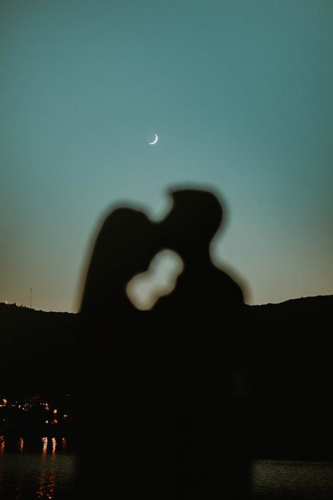 Silhouette of a Man Kissing a Woman on the Forehead · Free Stock Photo Man Kissing Woman On The Forehead, Man And Woman Kissing Silhouette, Couple Kissing Forehead Reference, Forehead Kiss Aesthetic, Fore Head Kiss, Couple Forehead Touch, Forehead Kisses Picture Couple, Forhead Kiss Couple, Forehead Kisses Aesthetic