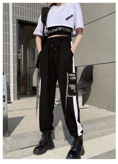 Jogger Pants Style, Techwear Outfits, Women Cargo Pants, Womens Sweatshirts Hoods, Crop Top Tees, Hip Hop Outfits, Pants Suit, Classic Style Women, Women Cargos