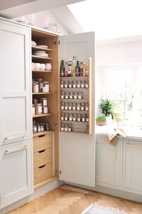 31 Small Pantry Ideas to Maximize Your Kitchen Space Efficiently Tiny Kitchen With Pantry, Small Pantry Inspiration, Pantry For Small Kitchen, Small Pantry Room, Tiny Pantry Ideas, Pantry Design Small, Tiny Pantry Organization Ideas, Tiny House Pantry, Small Pantry Design Ideas