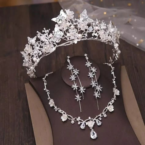 Butterfly Tiara, Quinceanera Jewelry, Bridal Crown Tiara, Crystal Bridal Jewelry Sets, Fair Wedding, Dubai Gold Jewelry, Silver Butterfly Earrings, Shiny Earrings, Tiaras Jewellery