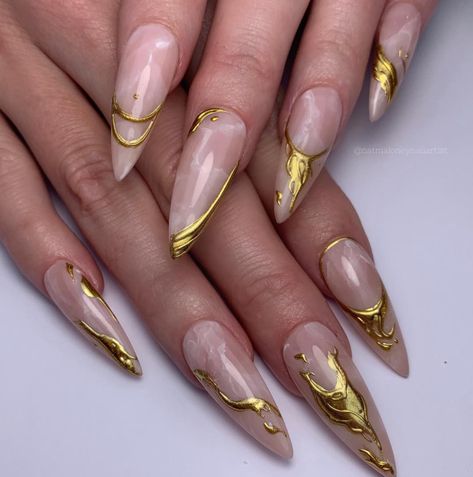 Perth Nail Art Class 💅🏼 ⁣ Are you having trouble mastering some of the trending nail art? Are you wanting to learn some different nail art techniques using different mediums? Want to improve your nail art skills? Then this is the course for you 🙌🏻⁣ There are a few spots left! ⁣ ⁣ You will learn how to do ombres, tricolour ombres, aura nails, chrome nails, two toned nails, chrome nail art (including isolated chrome and raised chrome art), encapsulated glitter and marble nails. ⁣ ⁣ 𝗗𝗮𝘁𝗲: 7th Ju... Textured Chrome Nails, Aura Nails Chrome, Two Toned Nails, Gel X Extensions, Textured Nails, Two Tone Nails, Trending Nail Art, Chrome Art, Gold Chrome Nails