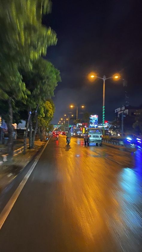 Surat Snapchat Story Night, Siliguri Aesthetic, Fake Asthetic Snap, Car Asthetic Picture, Night Street Photography, Hospital Admit, Camera Cartoon, Cartoon Songs, Nature Vibes