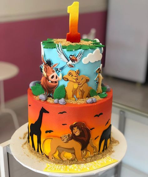 15 Amazing Lion King Cake Ideas & Designs Torte Re Leone, Lion King Birthday Cake, King Birthday Cake, Lion King Party Decorations, Simba Rey Leon, Lion Birthday Cake, Lion King Cake, Lion King Birthday Party Ideas, Lion King Theme