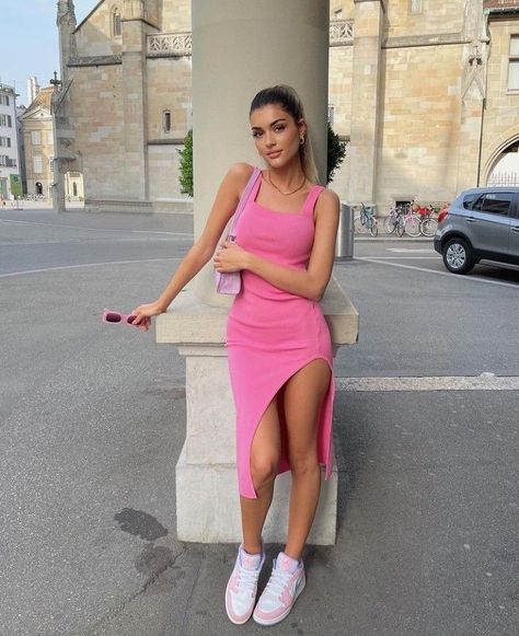 Pink Dress Outfits, Ideas De Outfits, Midi Dress Outfit, Lazy Day Outfits, Sport Chic, Autumn Fashion Casual, Looks Chic, Pink Outfits, Looks Style