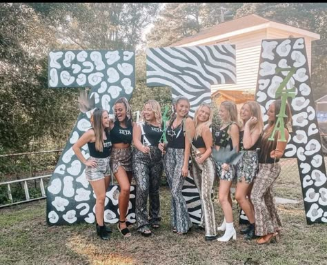 Welcome To The Jungle Bid Day, Welcome To The Jungle Theme Outfit, Jungle Bid Day Theme, Jungle Bid Day, Safari House, Sorority Work Week, Sorority Recruitment Themes, Jungle Outfit, Sorority Themes