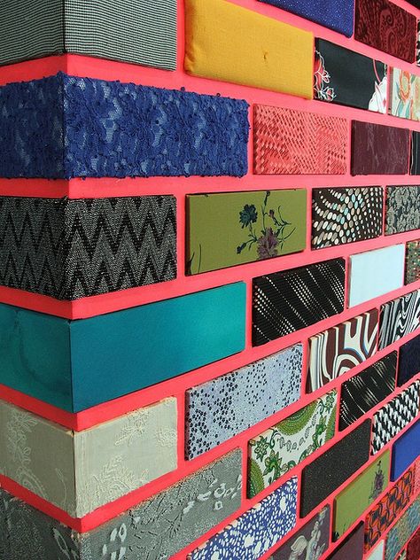 patterns - coloured wall    Jim Lambie Exhibit - Gallery of Modern Art, Glasgow Jim Lambie, Pola Cat Dinding, Brick Art, Gallery Of Modern Art, Wall Paint Designs, घर की सजावट, Wall Paint, Paint Designs, تصميم داخلي