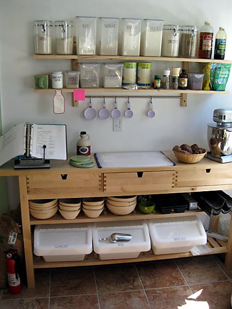 Brot & Bread: MY PANTRY - FLOUR TYPE "TRANSLATION": US flours/European flours Kitchen Baking Station, Bakery Kitchen Design, Baking Organization, Baking Station, Bakers Kitchen, Bakery Kitchen, Casa Vintage, Tiny House Kitchen, Home Bakery