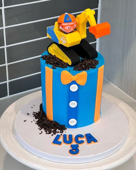 🚧Blippi Cake🚧 Having a small celebration? Almost any design can be incorporated into a mini cake Contact me for inquiries! Cake drum • @cakebonofficial Food gel • @chefmaster (neon brite blue/orange) Smoother • @sweet_escape001 Fondant • @wiltoncakes Everything else! • @heb . . . . . . #cakedecorating #cakedesign #cakes #cakesofinstagram #cakeart #cakedecorator #cakecakecake #cakestyle #cakelover #cakelove #baker #bakery #fondant #fondantcakes #fondantart #fondantdecoration #sanantoni... Simple Blippi Cake, Blue And Orange Cake, Blippi Party, Fondant Decorations, Baby Cakes, Mini Cake, Fashion Cakes, Cake Lover, Orange Cake