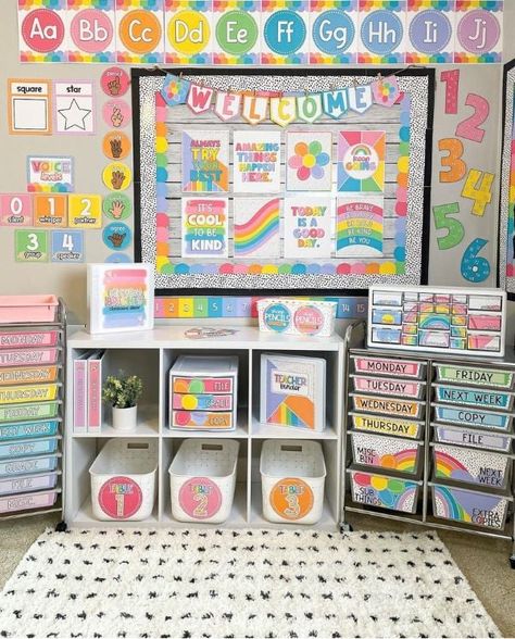 bright classroom decorations Carebear Classroom Theme, Bulletin Board Preschool, Classroom Decor Rainbow, Homeschooling Room, Bright Classroom Decor, Preschool Classroom Themes, Kindergarten Classroom Themes, Classroom Decoration Ideas, Welcome Bulletin Boards