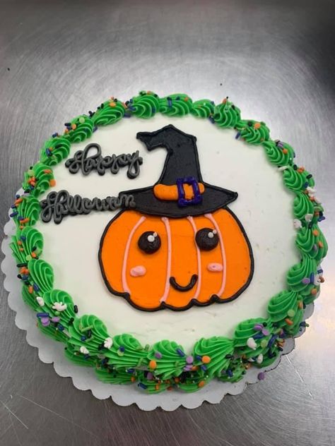 Halloween Round Cake Ideas, Round Cake Ideas, Birthday Cake Round, Haloween Cakes, Cakes Disney, Hamburger Cupcakes, Halloween Birthday Cake, Dq Cakes, Halloween Birthday Cakes