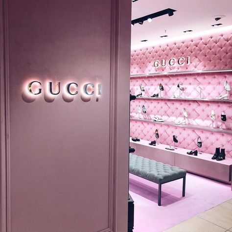 Pink Aesthetic Gucci, Aesthetic Gucci Wallpaper, Aesthetic Gucci, Pink Wallpaper Aesthetic, Gucci Wallpaper, Bad And Bougie, Murs Roses, Rose Gold Aesthetic, Pink Glitter Wallpaper