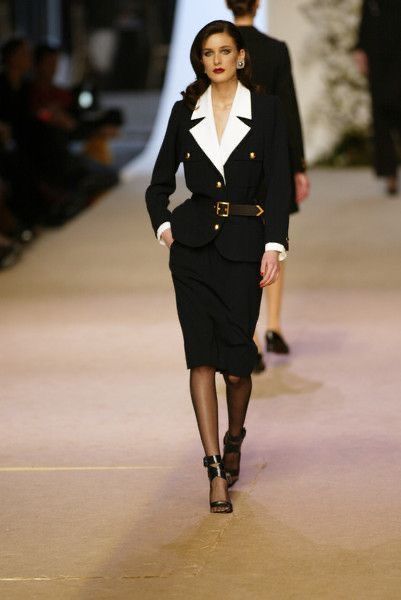 Women Suit Skirt, Suit Skirt Set, Runway Fashion Couture, Paris Mode, Woman Suit Fashion, Dress With Belt, Looks Chic, 가을 패션, Look Vintage