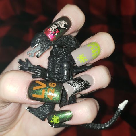 My Xenomorph mani for 4/26 Xenomorph Nails, Alien Nails, Alien Xenomorph, Hand Decor, Alien 1979, Aliens, Nail Inspo, Nails, Beauty