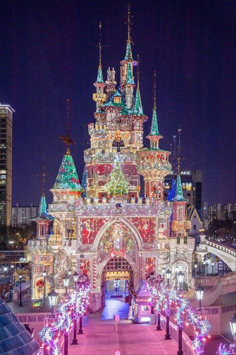 Everland Korea Aesthetic, Lotte World Seoul Aesthetic, Christmas In Korea, Seoul Scenery, Korea Christmas, Lotte World, South Korea Travel, Simple Iphone Wallpaper, Jeju Island