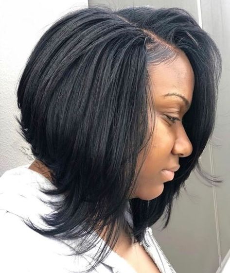 Shoulder-Length Angled Feathered Bob Black Hairstyles Medium Length, Black Lob, Slim Down Your Face, Bob Haircuts For Black Women, Black Bob Hairstyles, Black Hairstyles With Weave, Asymmetrical Haircut, Haircuts For Black Women, Haute Hair