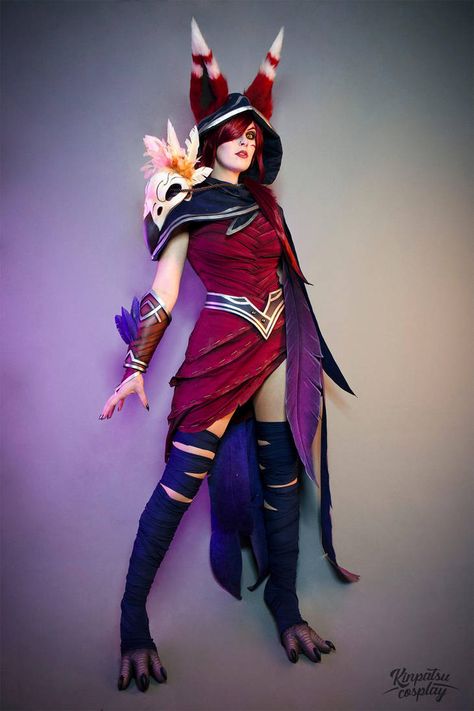 Xayah - League of Legends by Kinpatsu-Cosplay Xayah League Of Legends, Lol Cosplay, The Us, Cosplay League Of Legends, League Legends, Xayah And Rakan, Video Game Cosplay, Cosplay Armor, Cosplay Tutorial