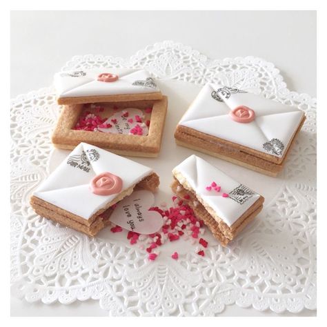 ❤️ envelope cookie Letter Cookies, 3d Love, Torte Cupcake, Creative Cupcakes, Cookies Easy, Valentines Day Cookies, Pretty Cookies, Fancy Cookies, Cookie Inspiration