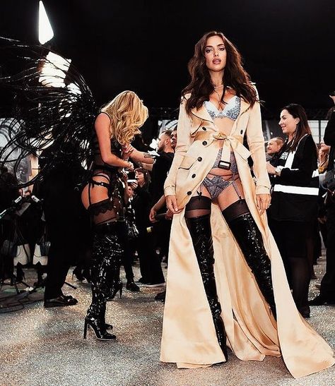 Irina Shayk USA on Instagram: “Throwback of @irinashayk at the @victoriassecret show ❤️ #irinashayk #victoriassecret #victoriasecretfashionshow” Dressing Outfits, Fashion Show 2016, Vs Fashion Shows, Vs Models, Dressing Style, Womens Style, Elsa Hosk, Victoria Secret Fashion, Victoria Secrets