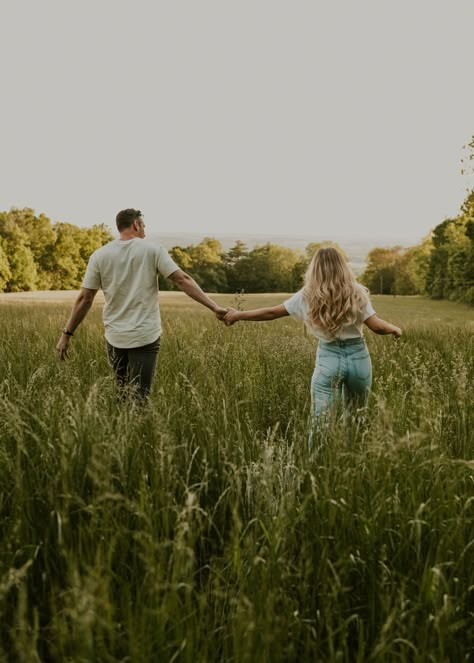 Wild Flower Field, My Love Photo, Fall Couple Pictures, Fall Couple Photos, Couples Photo Session, Shooting Couple, New York Engagement, Engagement Picture Outfits, Cute Engagement Photos