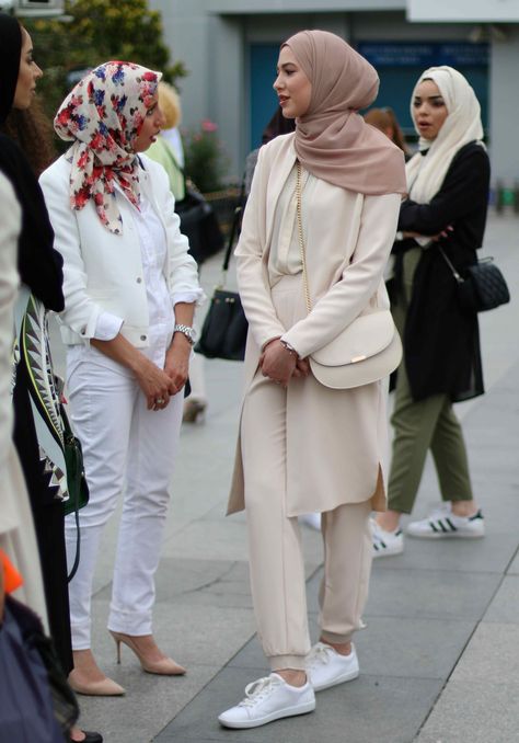 With Love, Leena. – A Fashion + Lifestyle Blog by Leena Asad Chic Hijab Outfit, Leena Asad, With Love Leena, Love Leena, Outfits Muslim, Hooded Sweatshirt Dress, Muslim Style, Street Hijab Fashion, Muslim Women Fashion