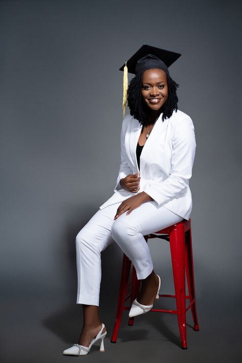 All white suits. #graduation #whitesuitblackwomen Suits Graduation, Red Graduation Gown, Graduation Suit, Graduation Outfit College, Graduation Shoot, Outfit College, Graduation Gown, Graduation Picture, Graduation Picture Poses