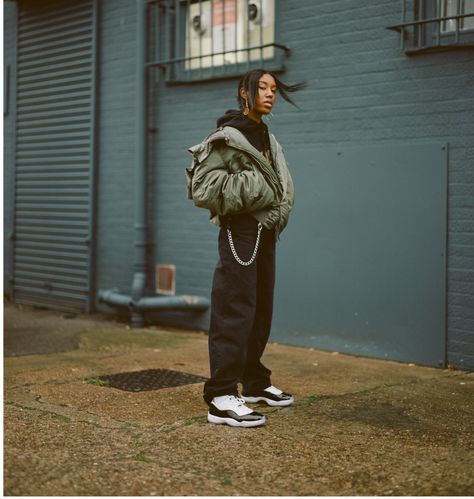 Streetwear Photoshoot Ideas, Vicky Grout, Streetwear Poses, Urban Photography Portrait, Street Fashion Photoshoot, Streetwear Photoshoot, Mens Photoshoot Poses, Creative Photoshoot Ideas, Street Portrait