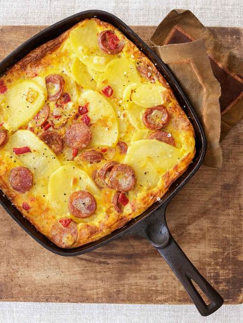 Portuguese Sausage Frittata Portuguese Breakfast, Sausage Frittata, Portuguese Dishes, Portuguese Sausage, Portugal Food, Frittata Recipe, Portuguese Cuisine, Frittata Recipes, Low Carb Dessert