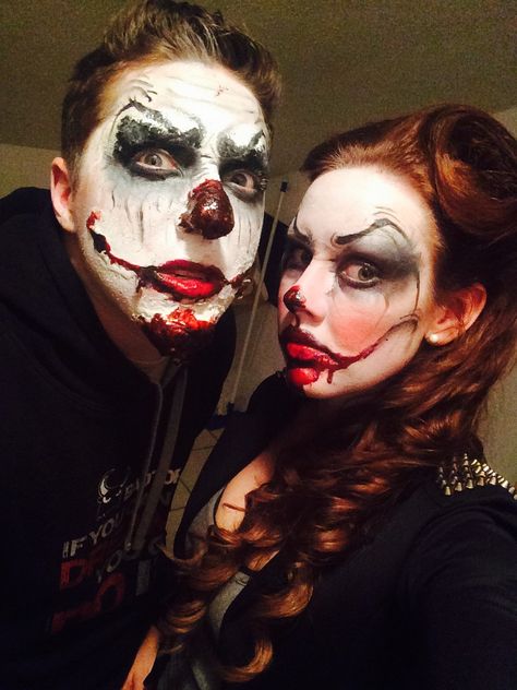 Halloween scary makeup clown couple Halloween Scary Makeup, Clown Couple, Scary Couples Costumes, Sfx Ideas, Scary Couples Halloween Costumes, Scary Clown Costume, Teenage Halloween Costumes, Costume Couples, Makeup Clown