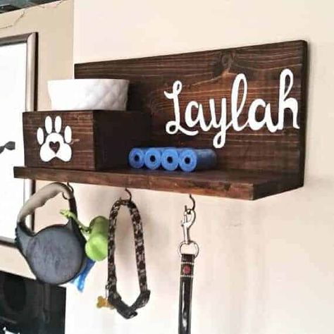 Dog Leash Hanger, Dog Leash Holder, Idee Cricut, Leash Holder, Dog Rooms, Dog Projects, Dog Decor, Dog Signs, Dog Houses