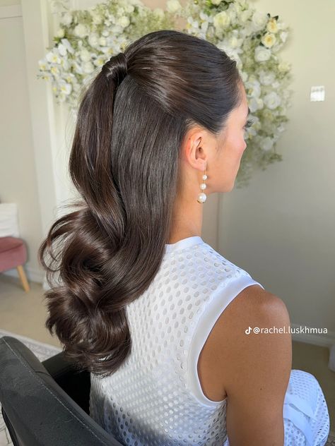 Wedding Brunette Hair, Elegant Wedding Hairstyles With Veil, Thick Hair Wedding Styles, Bridal Hair For Strapless Dress, Half Up Bridal Hair With Veil, Wedding Hair Shoulder Length, Wedding Hair And Makeup Brunette, Bridal Hair With Veil, Art Deco Wedding Hair