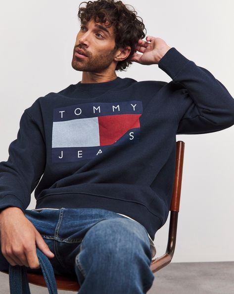 Tommy Jeans navy melange flag crew sweat. Style with cargos and sneakers for a laid back look. Jd Williams, Navy Shorts, Tommy Jeans, Contrast Stitch, Tommy Hilfiger, Polo Ralph Lauren, Flag, Sweatshirts Hoodie, Navy