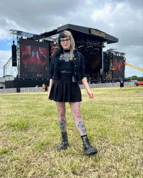 Not long until @downloadfest I’m still not sure what to wear but this outfit is definitely a strong contender! We’re only going on the Sunday this year as I’ve been wanting to see Limp Bizkit live for ages! Last time I was at Download was 2022 when I helped @jay.hillyer.films film @waywardsonsbanduk opening the main stage on the Friday, what an experience that was! Swipe to see some festival throwbacks over the years… Are you going to Download this year? Who are you excited to see?🤘🏻🖤 .... Limp Bizkit Concert Outfit, Oc Outfits, Limp Bizkit, The Friday, Alt Fashion, Emo Fashion, All Black Outfit, We Wear