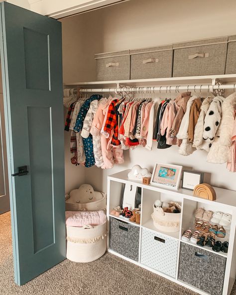 Toddler Closet, Baby Nursery Closet, Kids Bedroom Storage, Nursery Closet Organization, Baby Nursery Organization, Baby Nursery Inspiration, Baby Room Organization, Nursery Closet, Girl Nursery Room