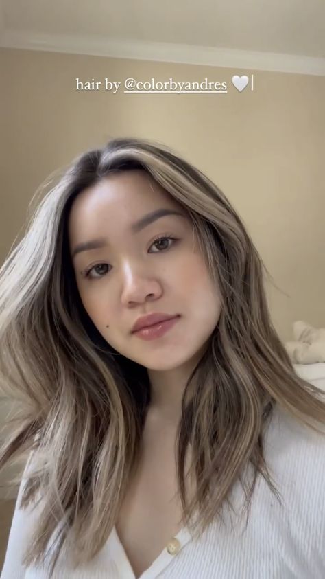 Balayage Medium Length Hair Asian, Asian Blonde Balayage Medium, Balayage Hair Korean, Korean Hair Color Highlight, Peak Abo Hair, Beige Hair Highlights, Hair For Fall 2024, Asian Girl Hair Color, Asian Ash Blonde Hair