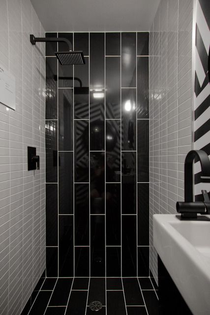 White Tiled Bathroom, Bathroom Colours, Black Tile Bathrooms, Pink Tile, Tiled Bathroom, Small Shower Remodel, Ideas Baños, Black And White Bathroom, Bathroom Shower Design