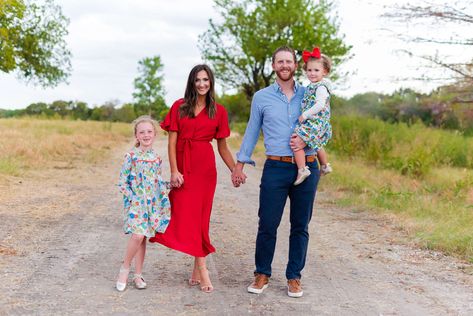 Red And Pink Family Photos, Red Family Pictures Outfits Summer, Red Dress Family Pictures Outfit Ideas, Red Dress Family Photos, Red Lace Dress Family Pictures, Family Photos Red Outfits, Family Pictures Red Outfits, Red Family Photo Outfits, Red Color Palette Family Photos