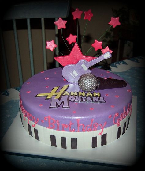 hannah montana cake (Andrea feb 25) Hannah Montana Birthday Cake, Hannah Montana Birthday, Music Themed Cakes, Rockstar Party, Marvel Cake, Cheerleading Bows, Rock Star Party, Feb 25, Graduation Theme