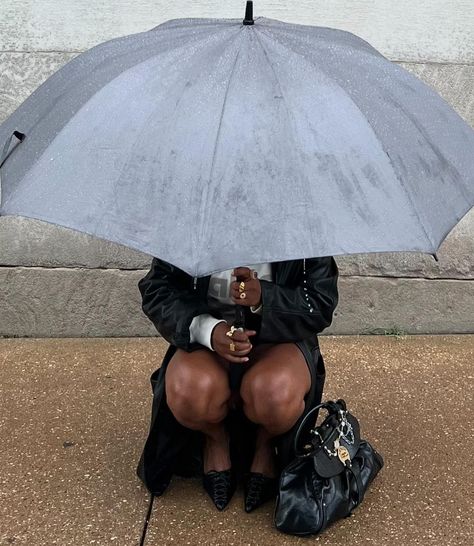 Poses With Umbrella, Umbrella Photoshoot Ideas, Umbrella Instagram Pictures, Photoshoot With Umbrella Photo Ideas, Umbrella Poses Photo Shoots, Umbrella Photoshoot, Model Aesthetic, The Embrace, Black Femininity