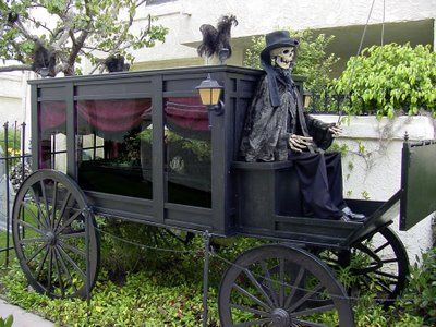 Halloween Forum, Halloween Graveyard, Last Ride, Halloween Yard, Halloween Displays, Halloween Haunted Houses, Horse Drawn, Halloween 2019, Six Feet Under